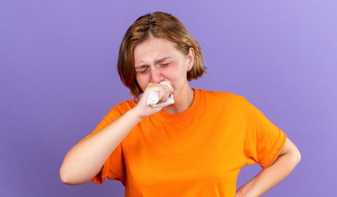 Mujer se habría roto cuatro costillas tras fuerte ataque de tos