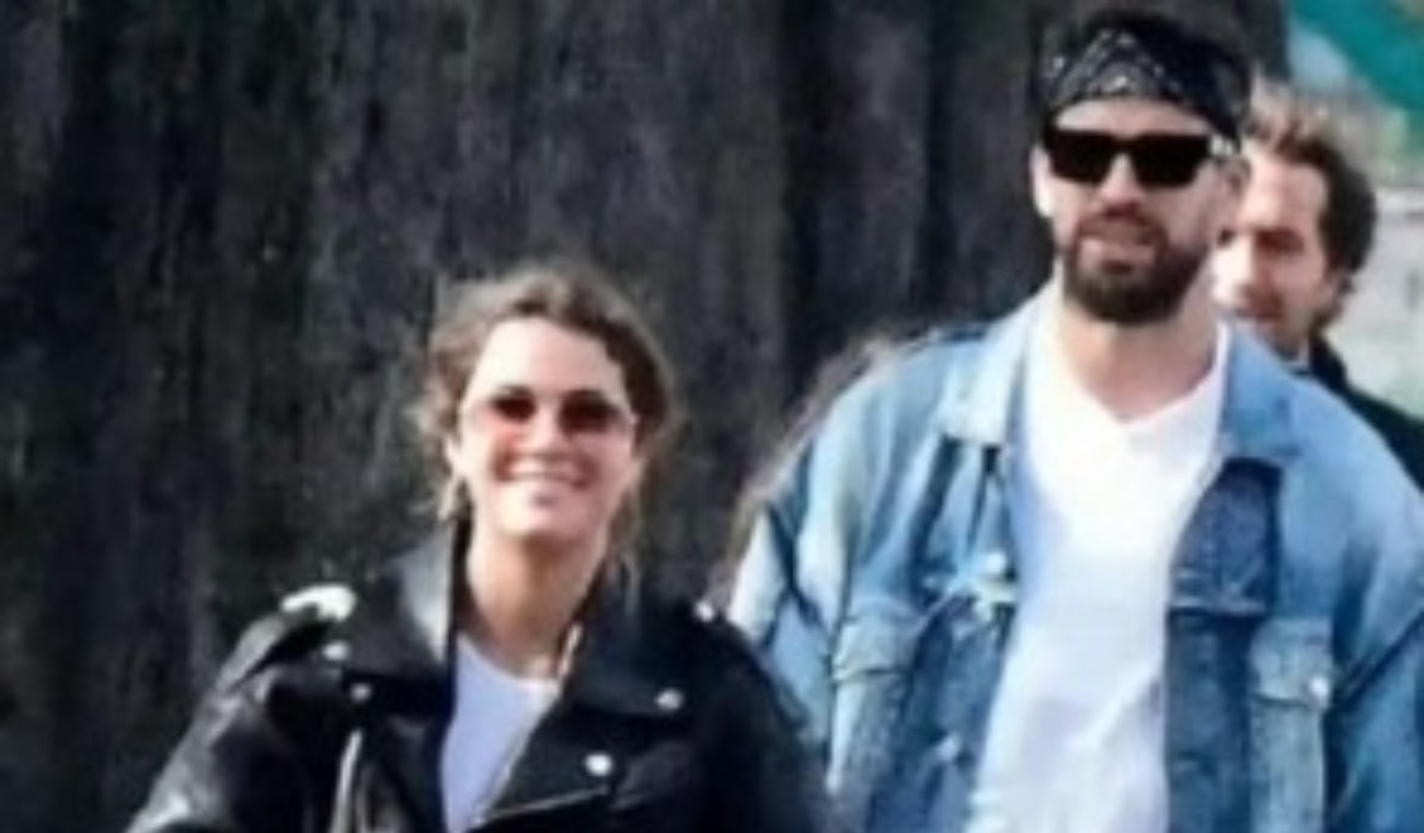 Clara Chía y Piqué fueron vistos en una aeropuerto de Barcelona.