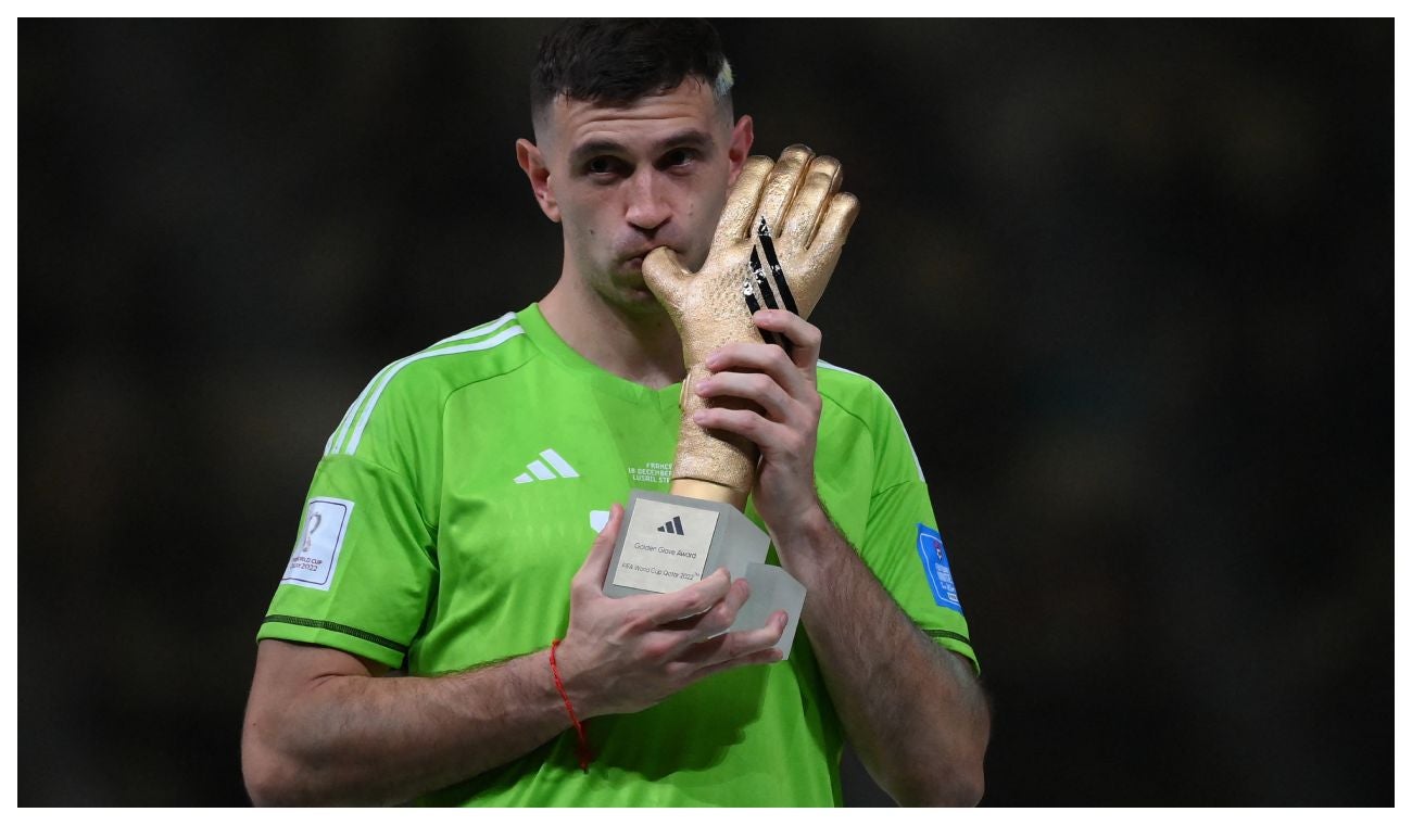 'Dibu' Martínez premiado con Guante de Oro en el Mundial de Qatar