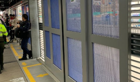 Puertas anticolados en Transmilenio