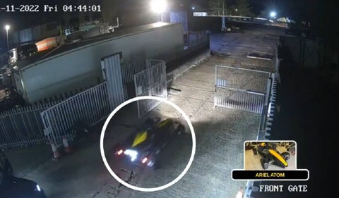 Ladrones se robaron cinco costosos carros en menos de 60 segundos