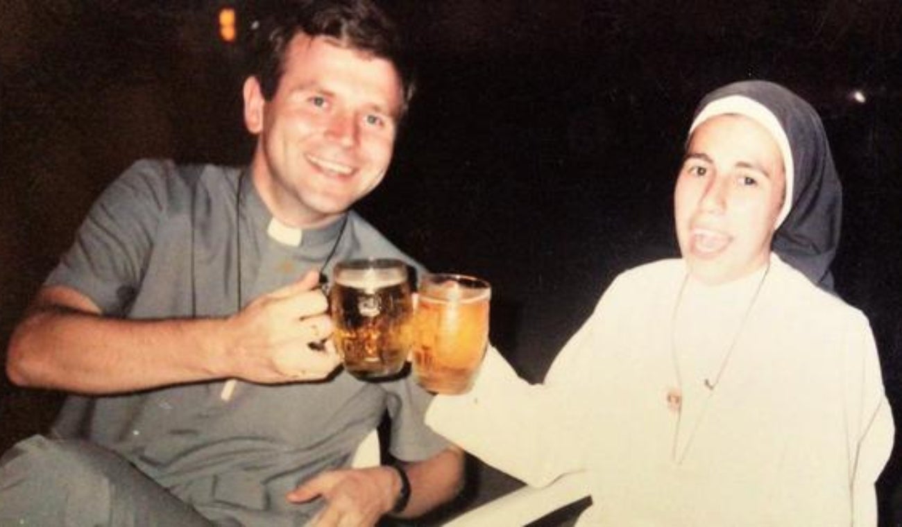 El sacerdote y la monja empezaron su relación hace varios años