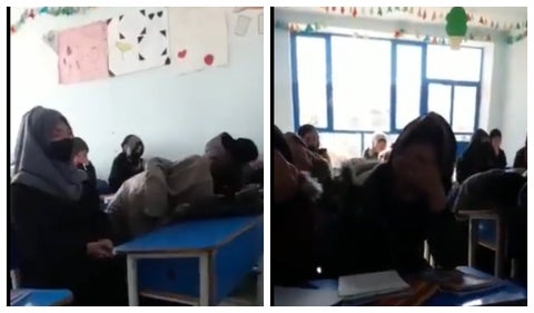 Afganas llorando porque fueron vetadas de las universidades