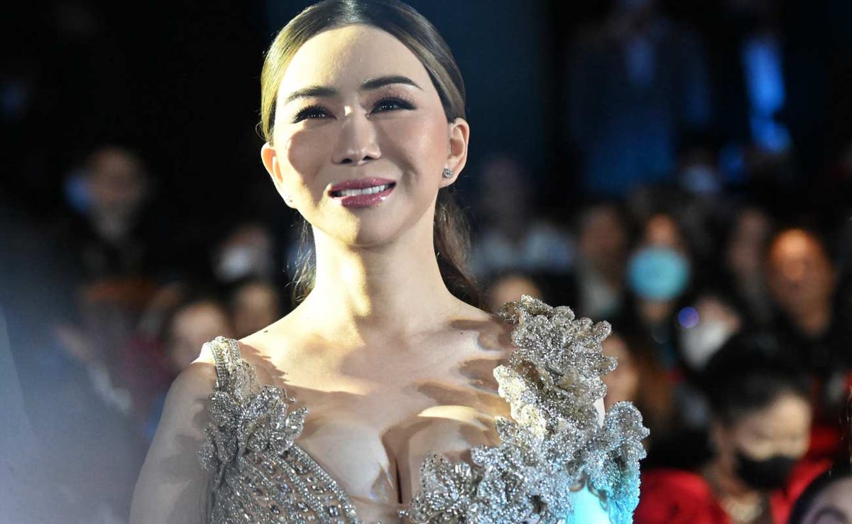 Anne Jakapong Jakrajutatip, la trans dueña de Miss Universe