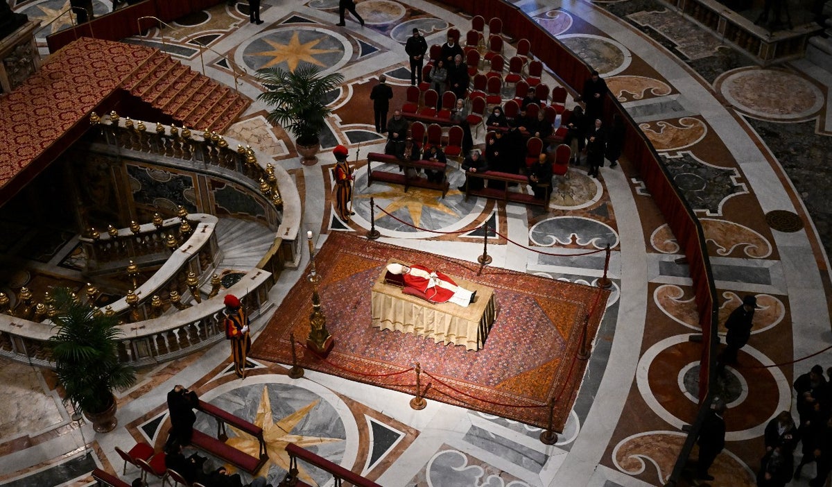 Capilla ardiente de Benedicto XVI