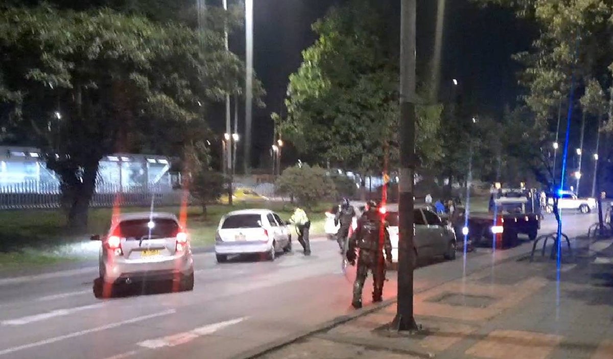 Carro embistió a policía en medio de protestas