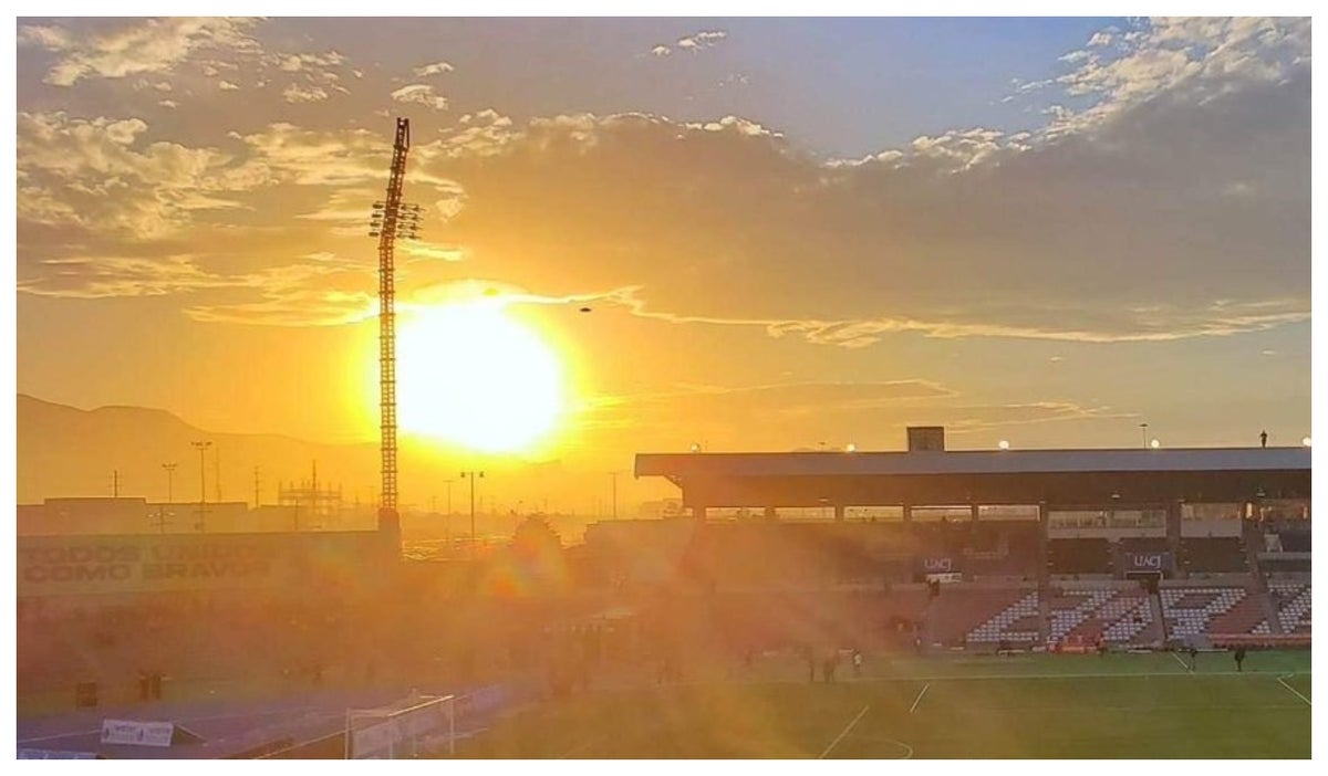 Ovni en partido de fútbol