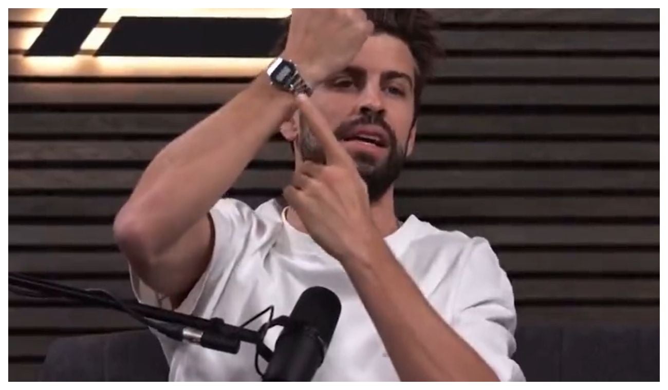 Piqué usando otro reloj en anuncio con Casio