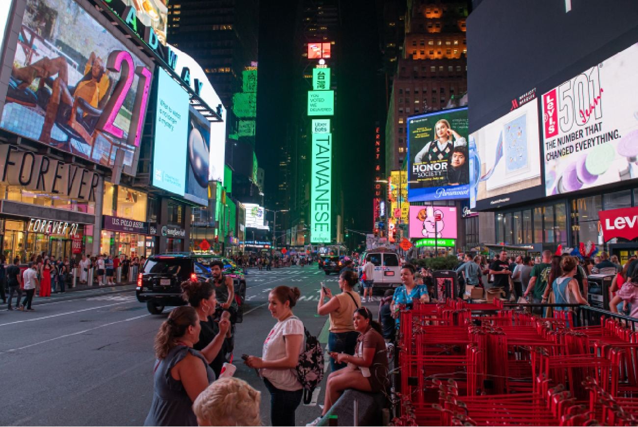 Calle de Times Square en la noche