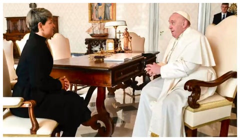 Verónica Alcocer con Papa Franciso