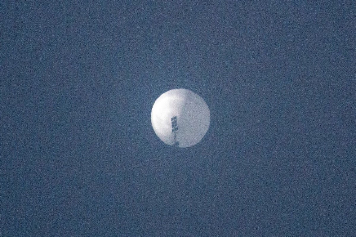 Supuesto globo espía chino en el cielo sobre Billings, Montana (EE.UU.)