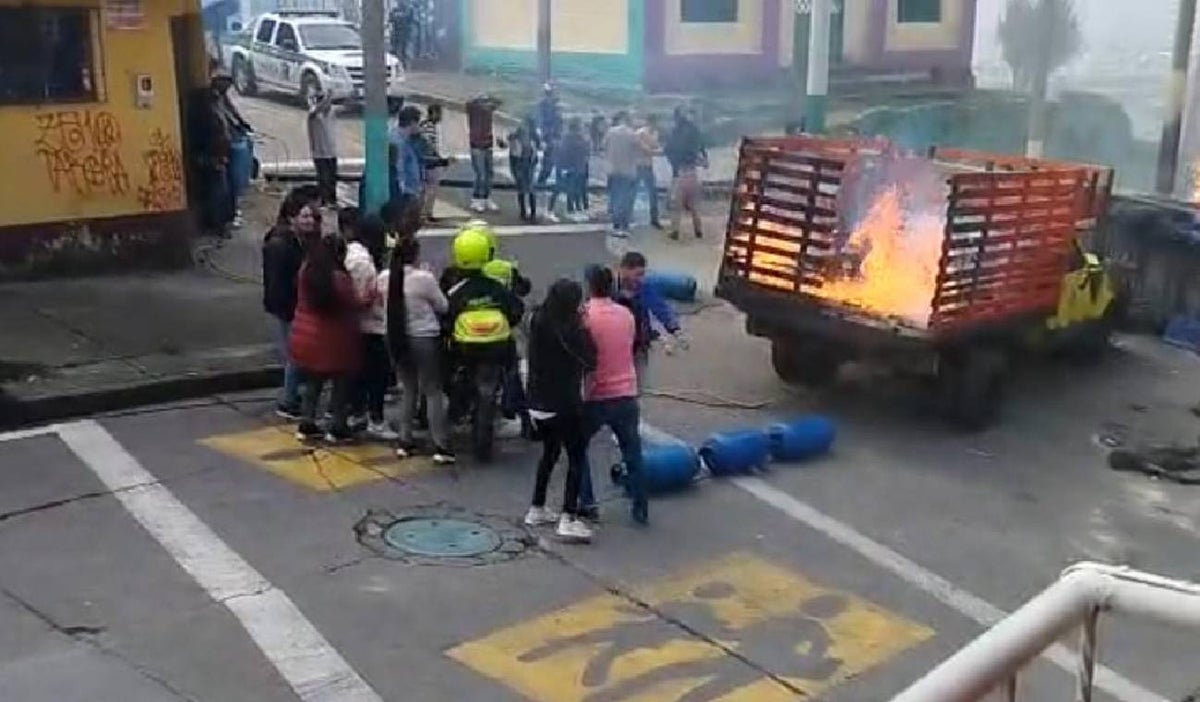 Aparatoso accidente entre camión y SITP el video fake que ronda por WhatsApp