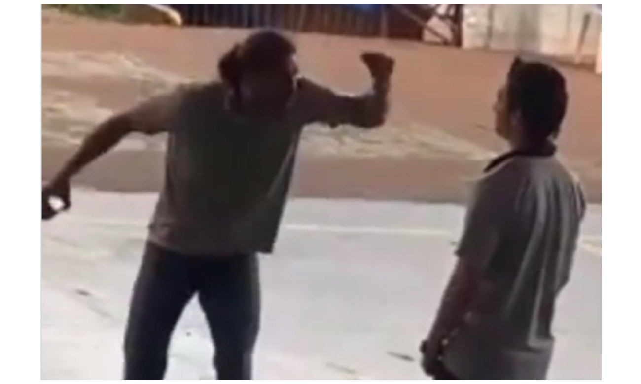 Profesor grita frente a todos a un estudiante por decir groserías