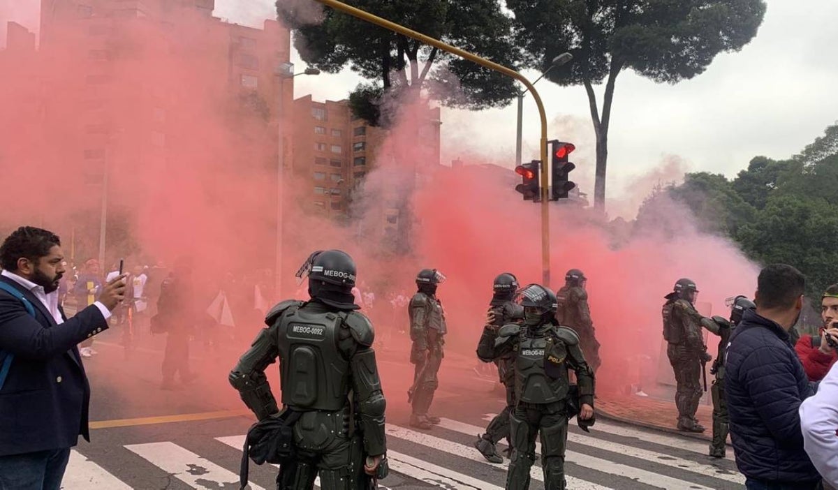 Con aturdidores y gases dispersan manifestaciones en la carrera Séptima