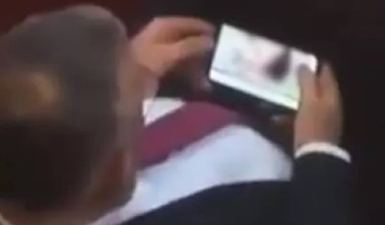 Diputado viendo porno