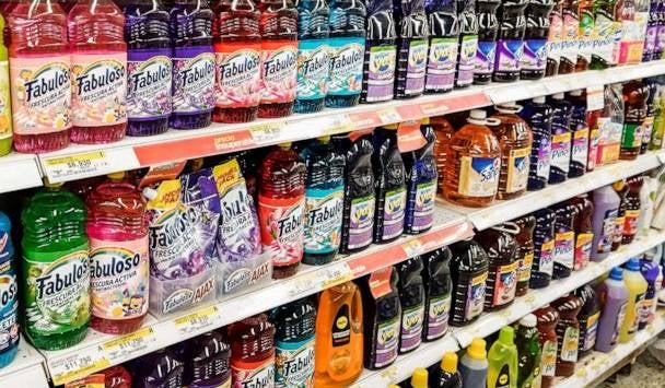 Retiran botellas de Fabuloso por contener una bacteria