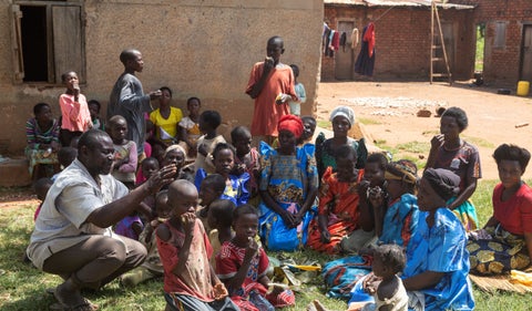 Hombre en Uganda tiene 12 esposas y 102 hijos