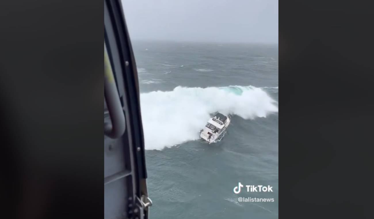 Ola gigante volcó un yate