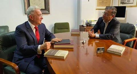 Gustavo Petro y Álvaro Uribe.