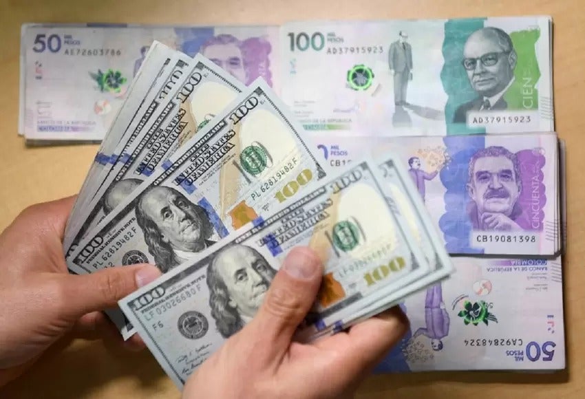 Dólares y pesos