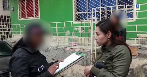 Mujer le daba comida extraña a su novio para que perdiera el conocimiento y luego lo apuñalaba