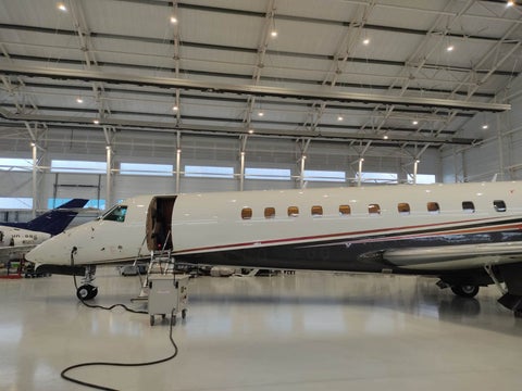 fotos del jet de 12 millones de dólares que compró la Policía y los tiene investigados