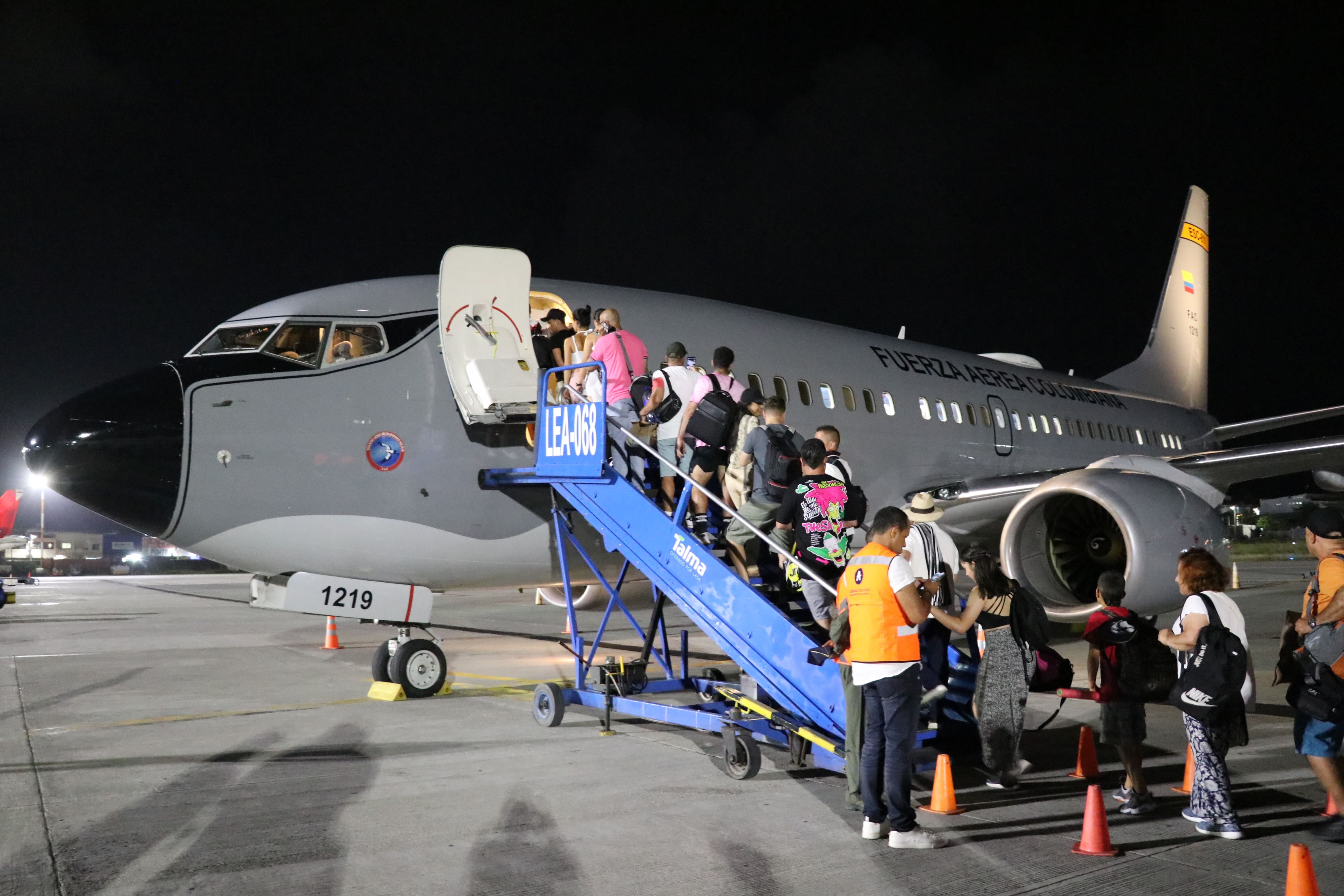 Cerca de 300 personas han sido transportadas en vuelos humanitarios de la Fuerza Aerea tras crisis de Viva Air