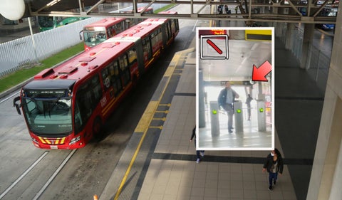 A conductor de Transmilenio lo grabaron mientras se colaba