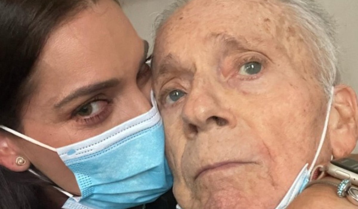Jessica De La Peña publicó conmovedora foto con su padre en la clínica
