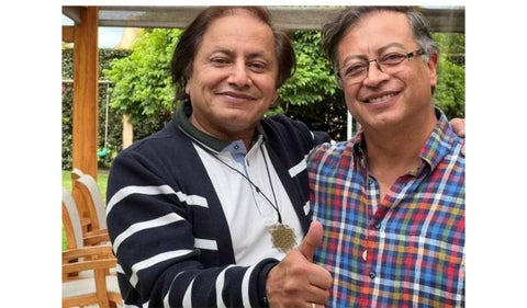 Juan Fernando Petro junto a su hermano, el presidente Gustavo Petro.