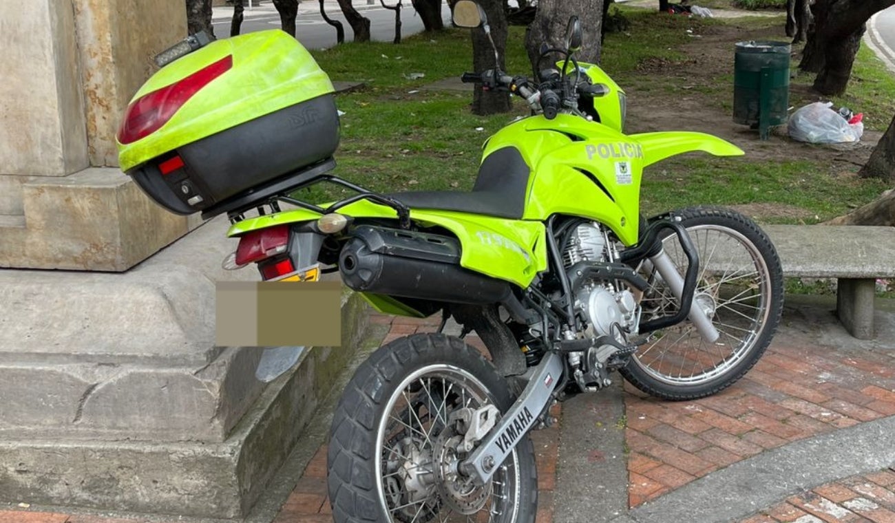 Moto mal parqueada en Bogotá