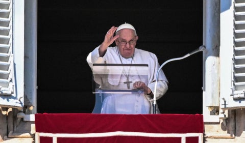 Papa Francisco desde el balcón de la basílica