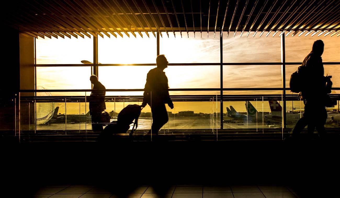 Pasajeros en aeropuerto