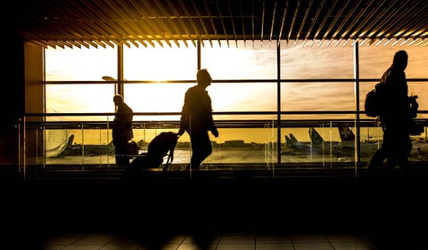 Pasajeros en aeropuerto