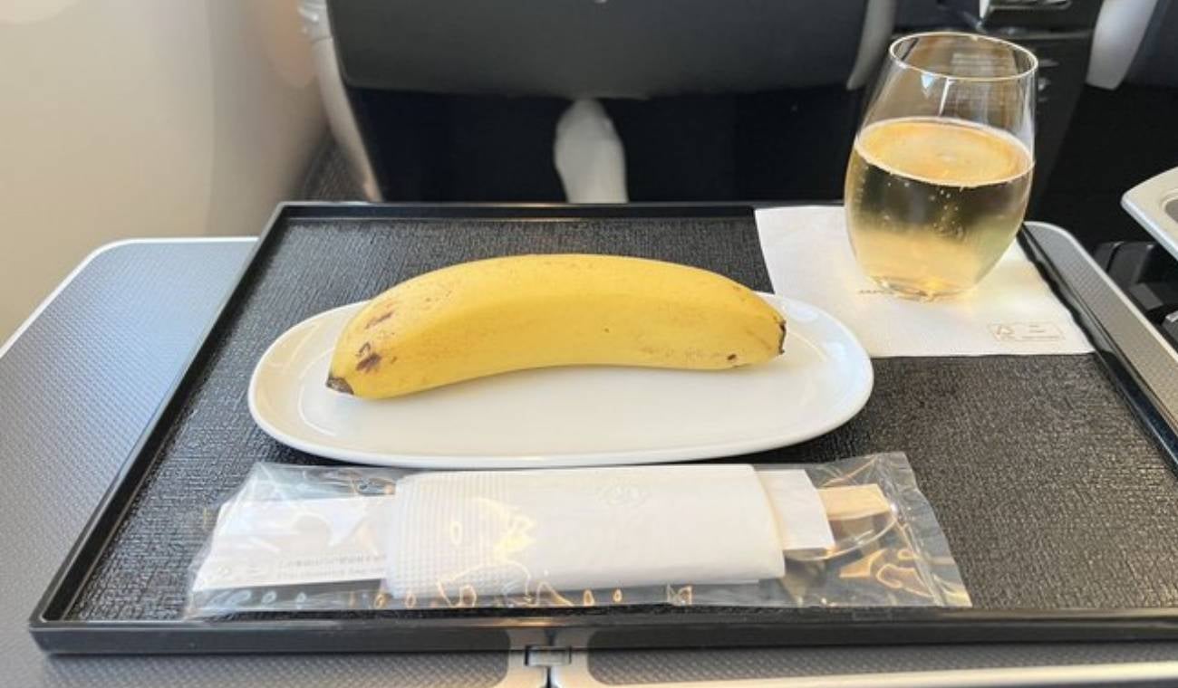 Pidió comida vegana en un vuelo y le dieron banano