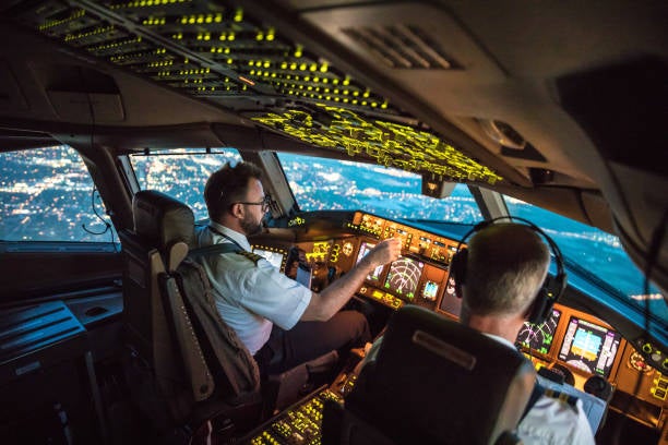 Cuánto es el máximo de horas que puede volar un piloto por trayecto