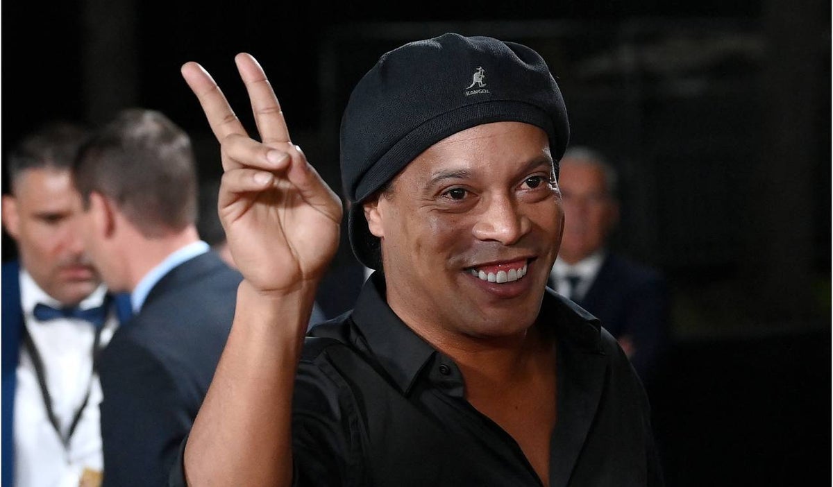 Ronaldinho con 43 años hace jugadoa impresionante en futvóley [VIDEO]