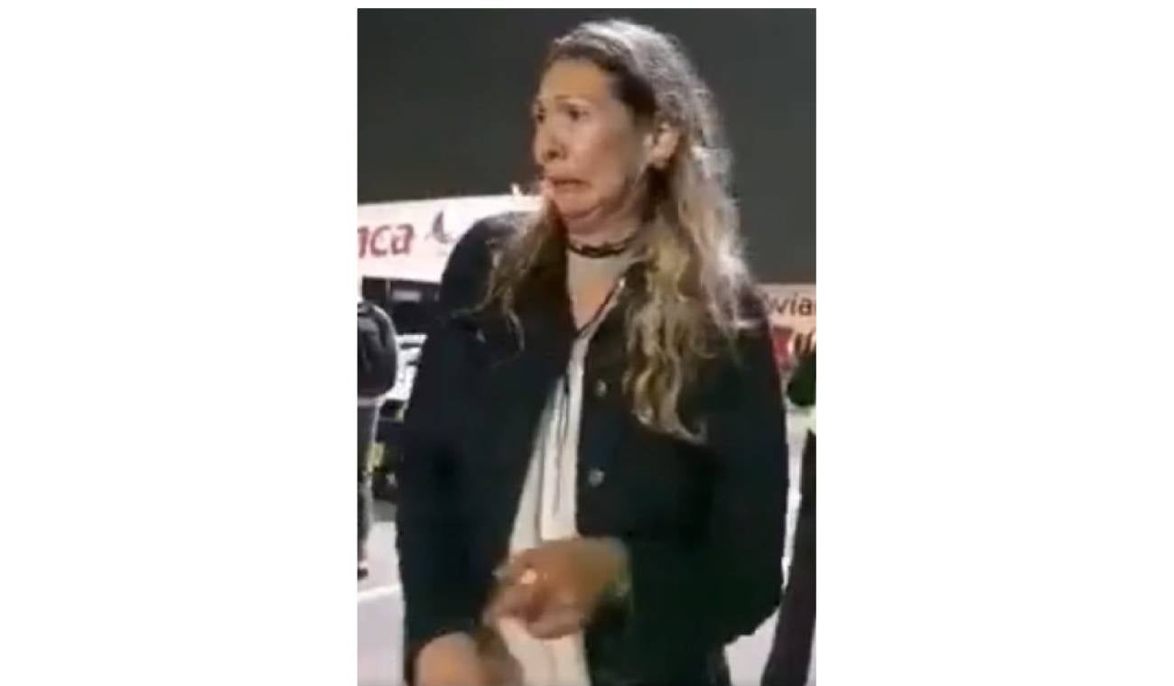 Señora que humilló a policía: "tú eres policía. O sea, tú eres nada"