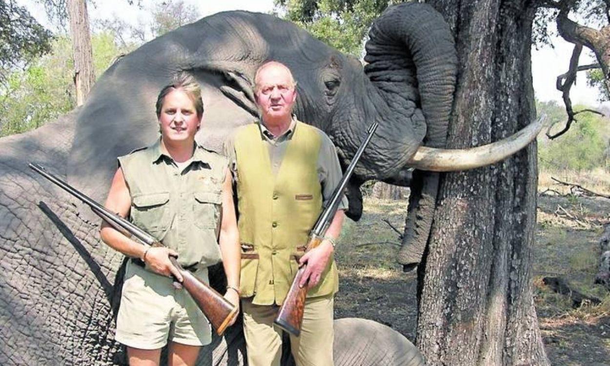 Rey Juan Carlos cazando elefantes
