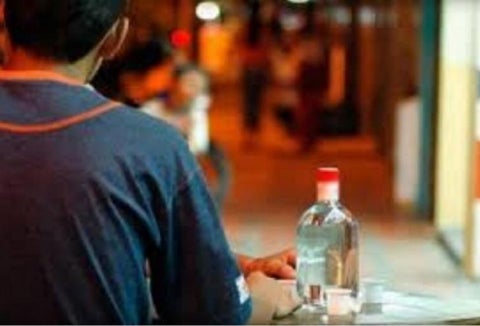 Referencia al consumo de licor