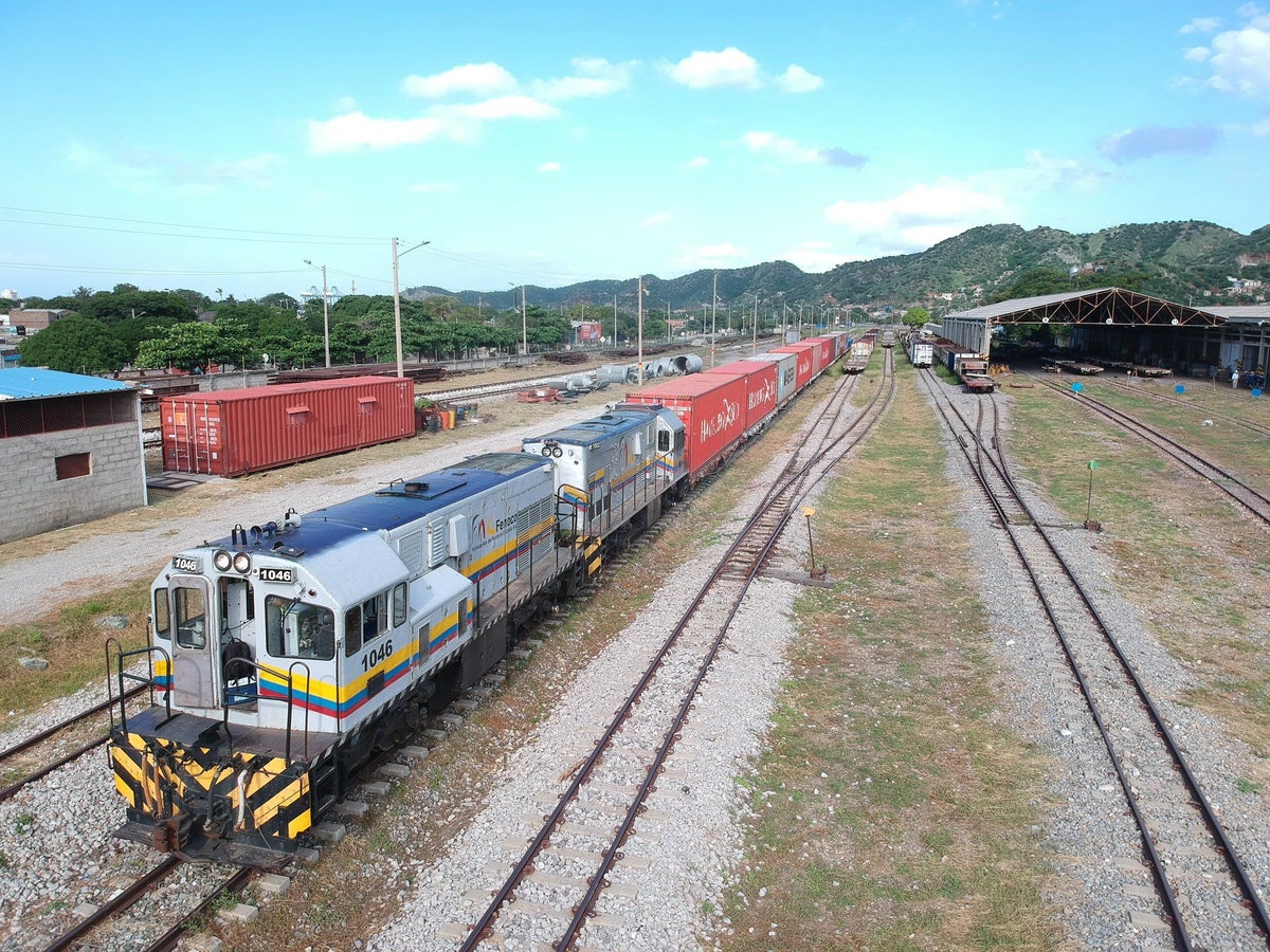 Tren de carga en vías nacionales