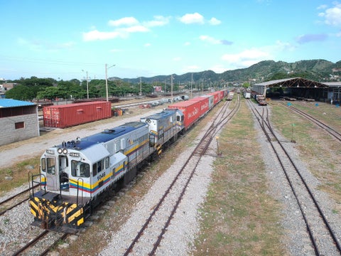 Tren de carga en vías nacionales