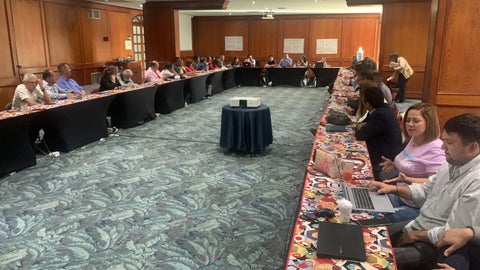 Los sindicatos se reúnen con los voceros del Ministerio de Trabajo.