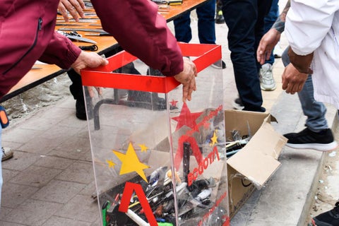 'Urna de la Vida', donde se depositaron las armas recolectadas.