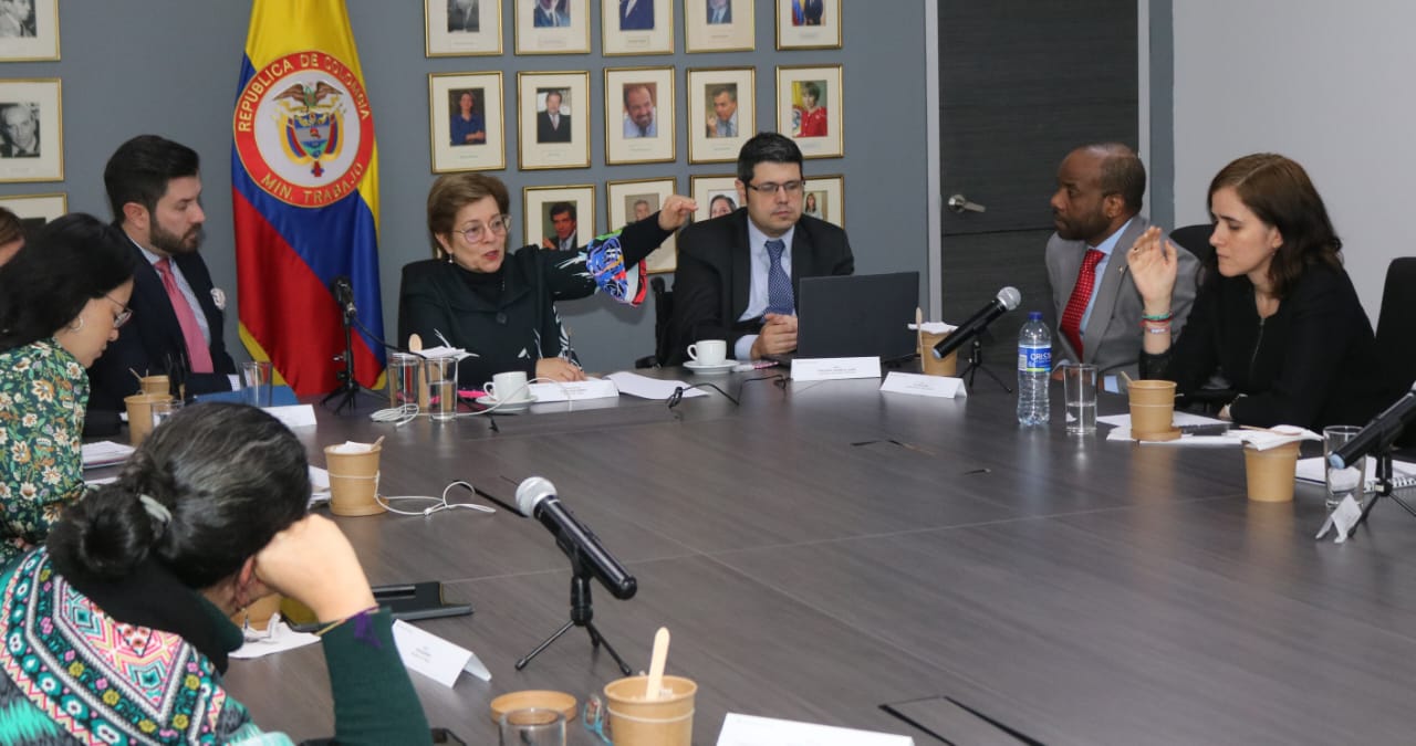 Ministra de trabajo en reunión con el BID