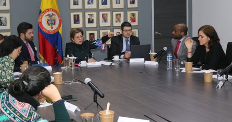 Ministra de trabajo en reunión con el BID
