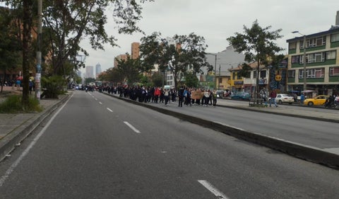Alumnos de Sena protestando