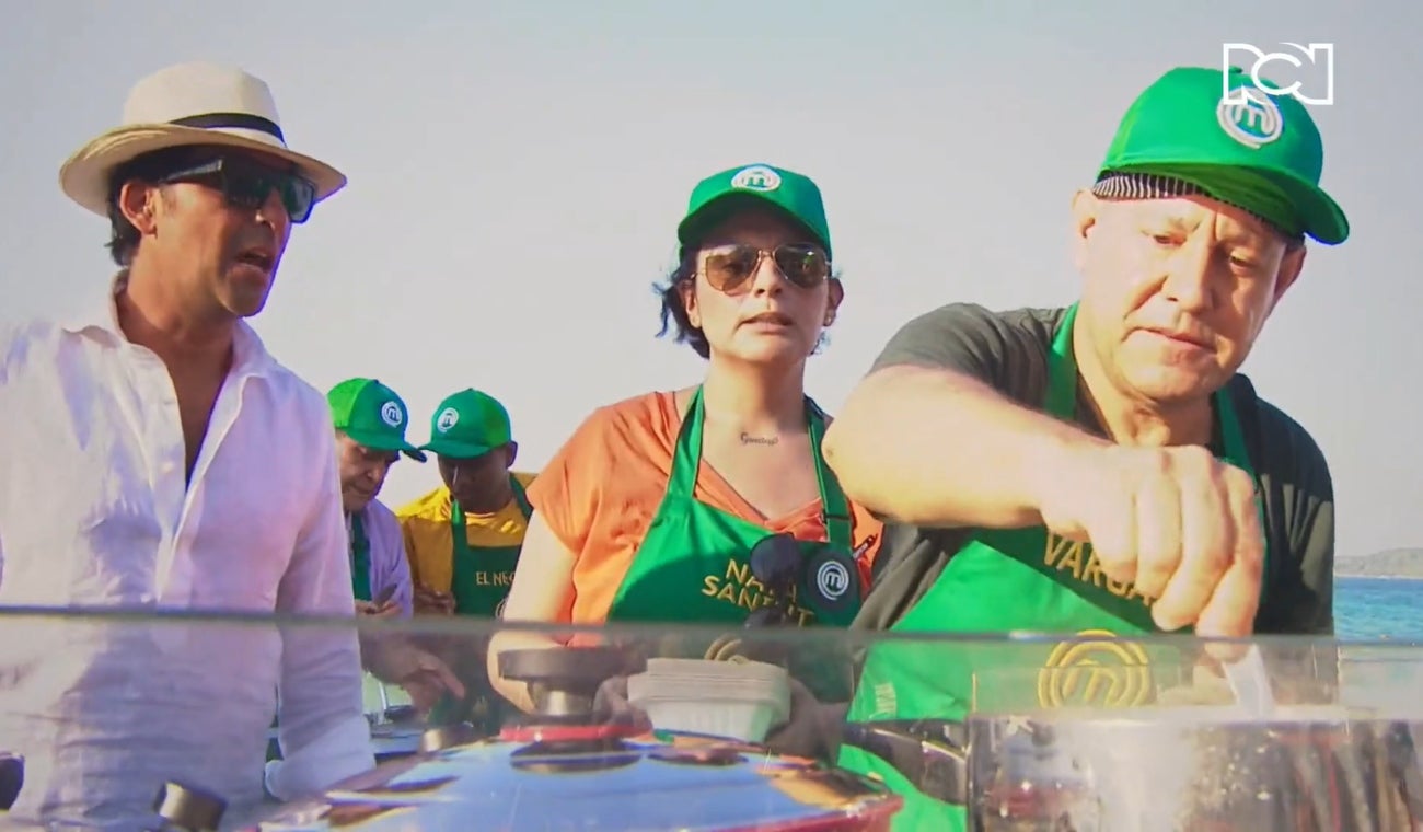 Chris Carpentier grita a cocineros en prueba de campo