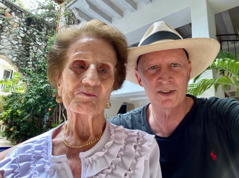 Lucrecia Lloreda de Escallon y su hijo Alejandro Escallon