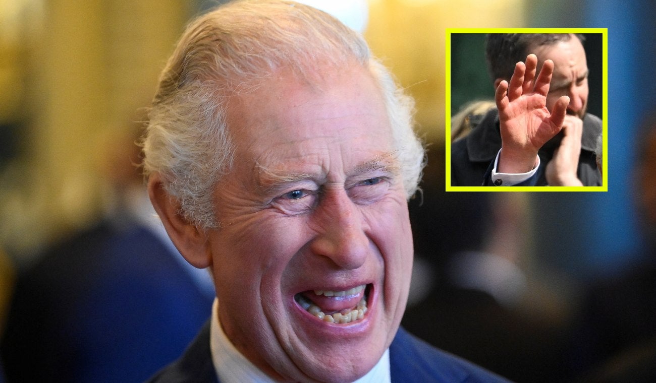 El rey Carlos III y sus dedos